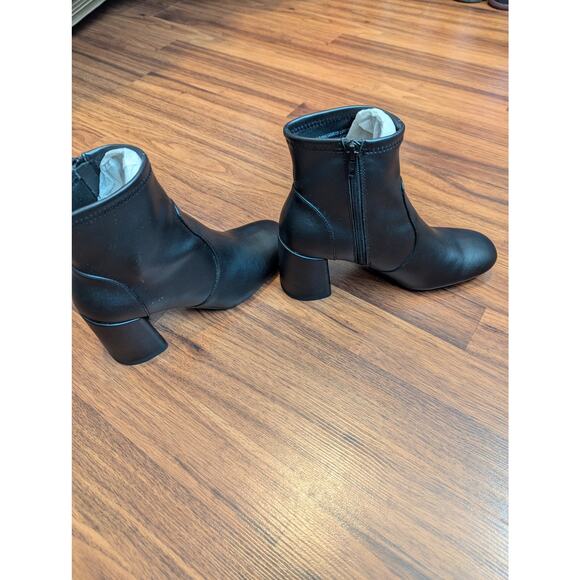 Madden NYC Black Block Heel Ankle Boots- Classic Zip Booties- Size 7.5 - Picture 4 of 9